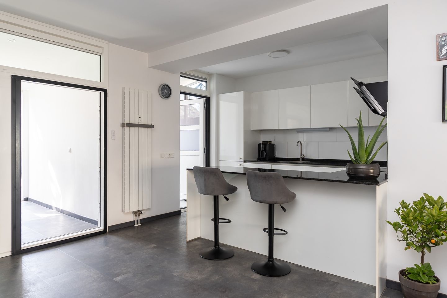 Photo 14 of Bellinistraat 135