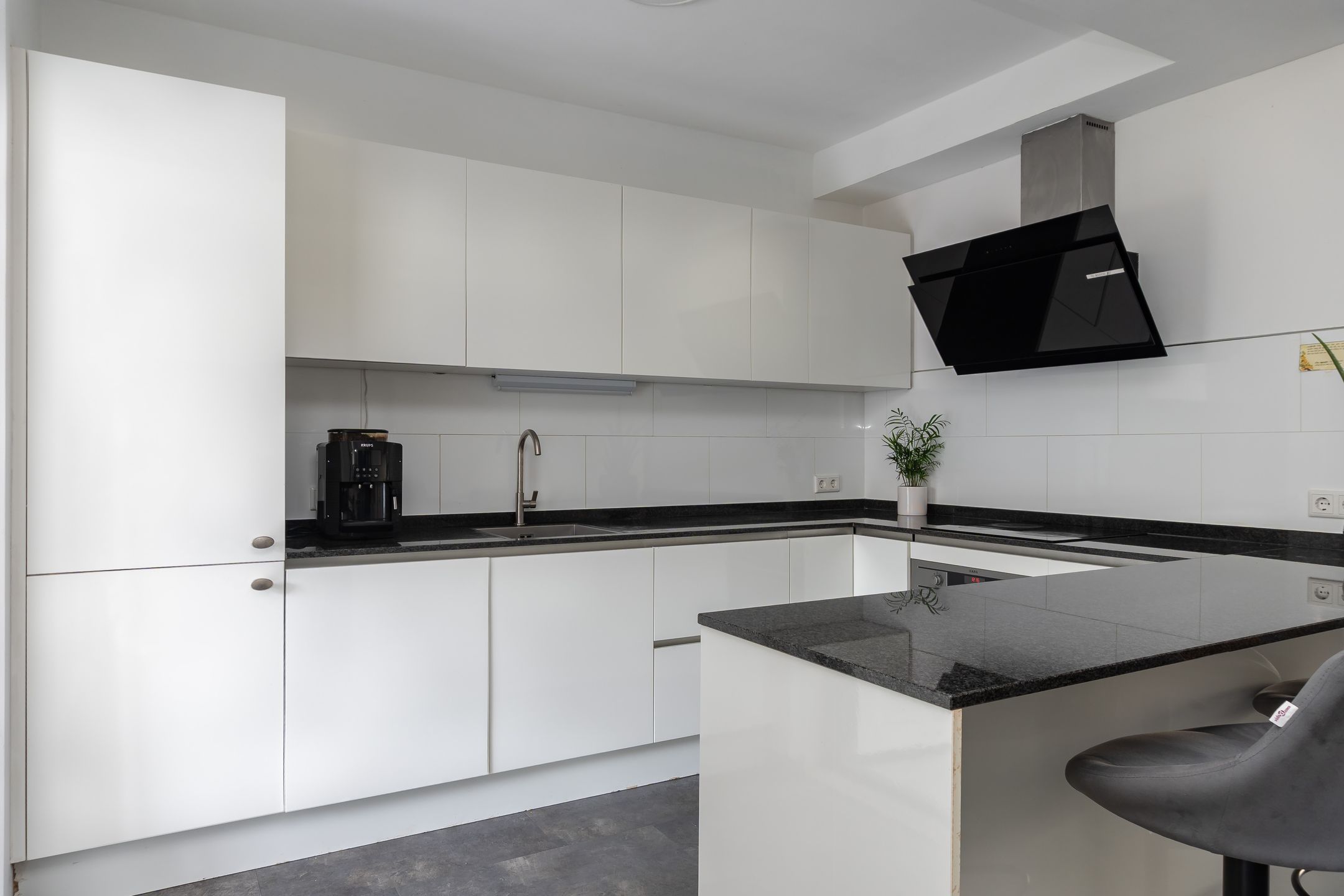 Photo 15 of Bellinistraat 135