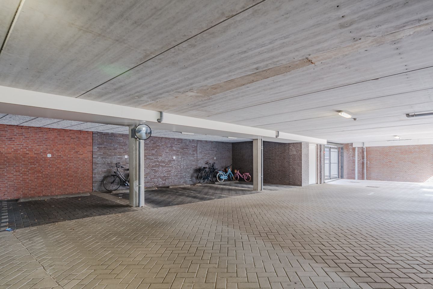Photo 40 of De Jonghstraat 13