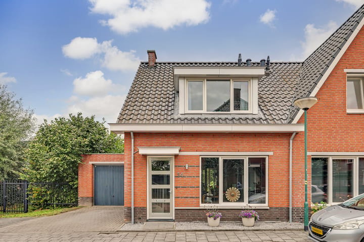 Twee-onder-één-kap te koop: Markiezaat 14, Chaam