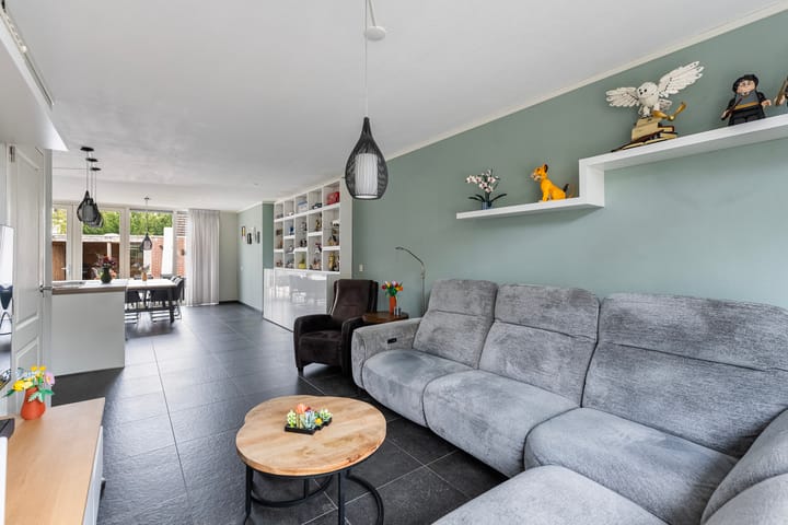 Tussenwoning te koop: Tesjeslaan 18, Zwolle