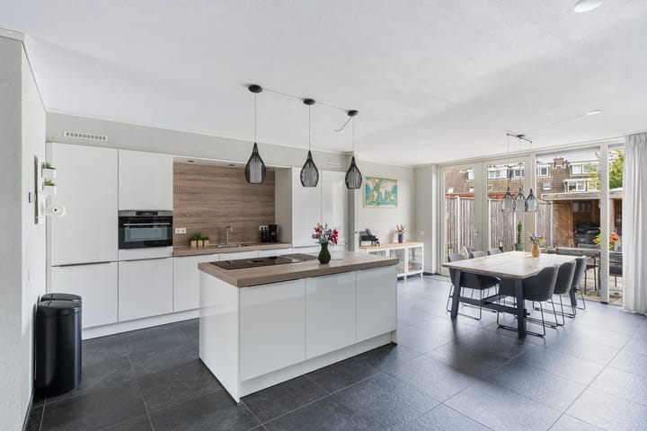 Tussenwoning te koop: Tesjeslaan 18, Zwolle
