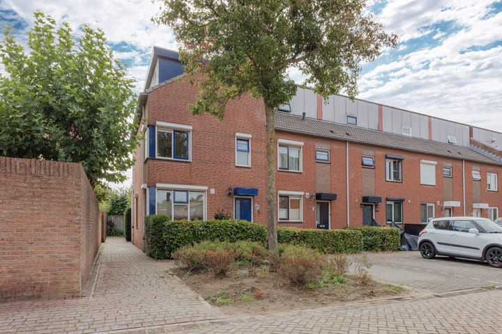 Hoekwoning te koop: P. Ketelaarstraat 50, Raamsdonksveer
