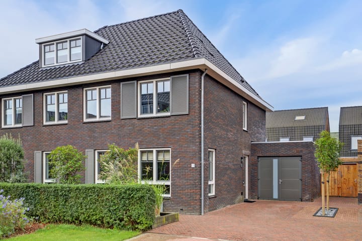 Twee-onder-één-kap te koop: Veertakker 11, Alkmaar