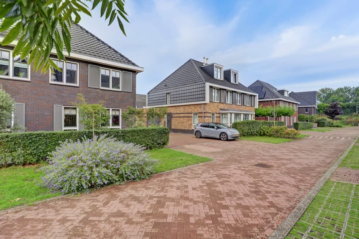 Twee-onder-één-kap te koop: Veertakker 11, Alkmaar