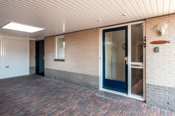 Twee-onder-één-kap te koop: Veldbloemenlaan 20, Elburg