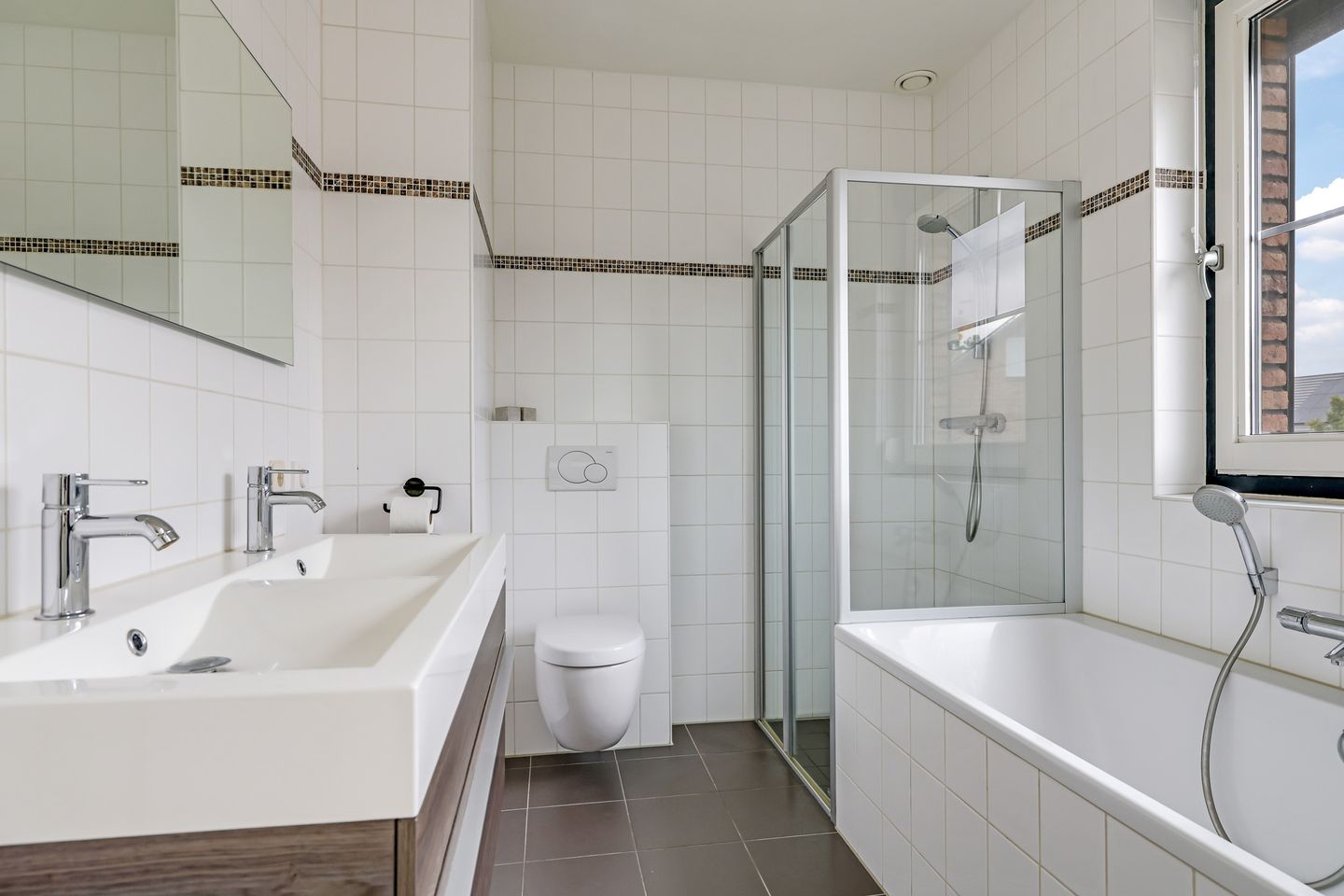 Photo 35 of Witte Emille 18