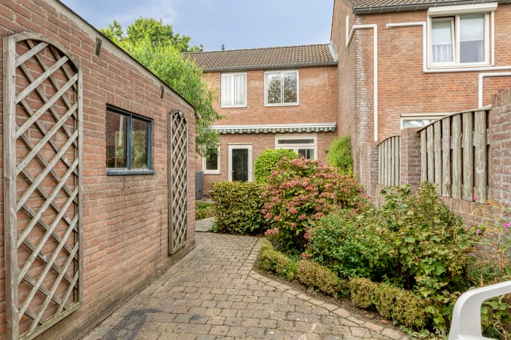 Tussenwoning te koop: Johannes Vermeerstraat 17, Oosterhout (Nb)