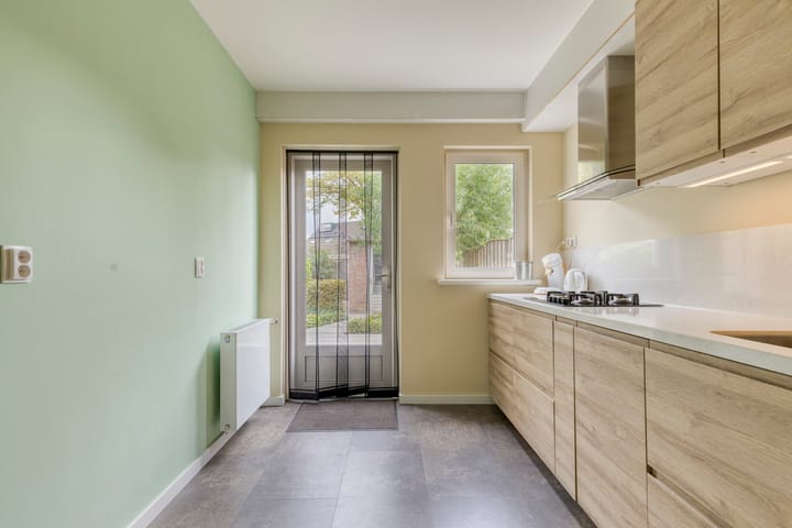 Tussenwoning te koop: Johannes Vermeerstraat 17, Oosterhout (Nb)