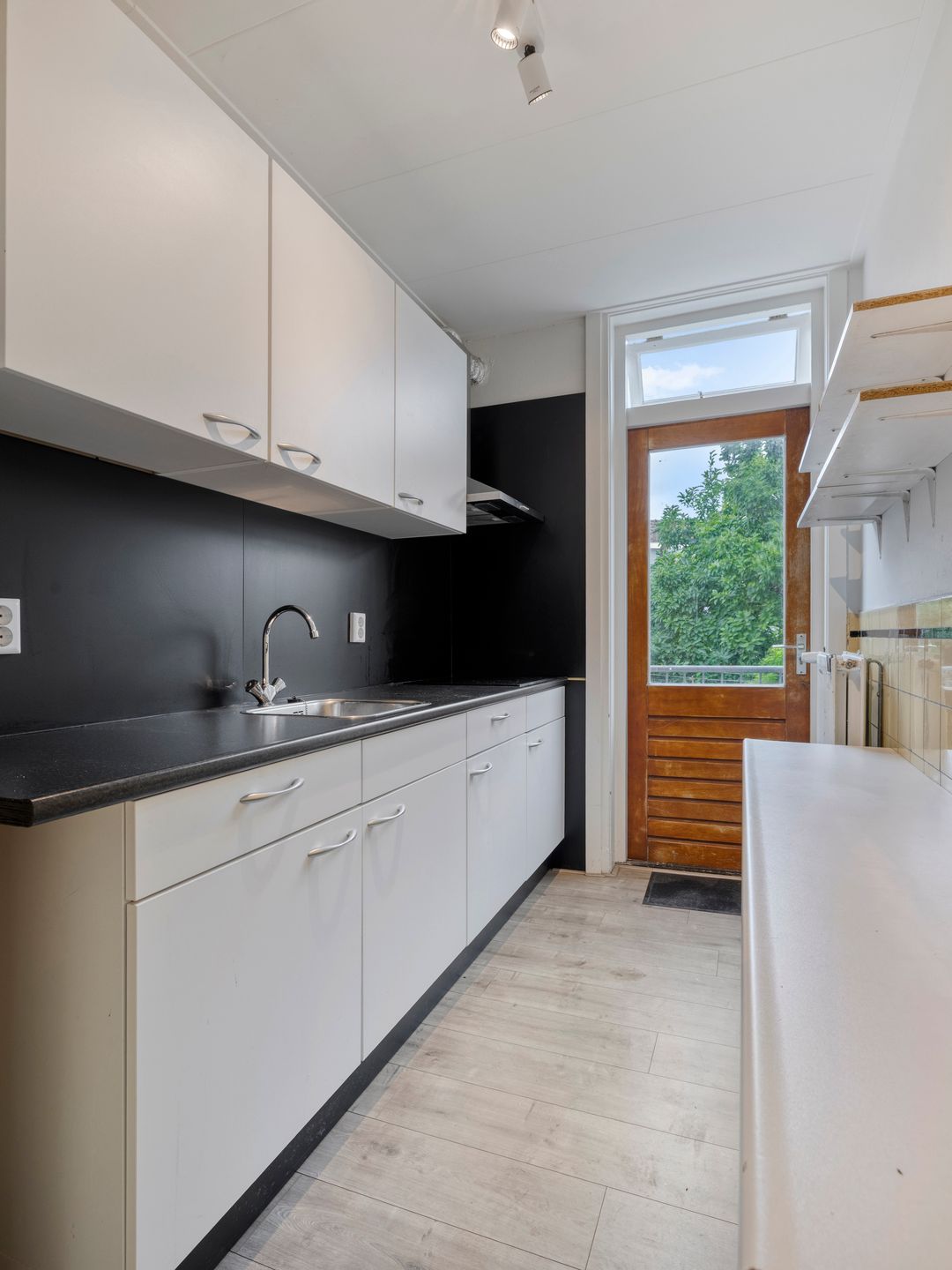 Photo 7 of Leliestraat 27-BS