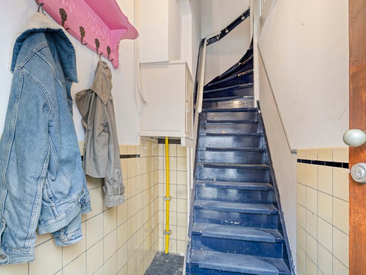 Photo 2 of Leliestraat 27-BS