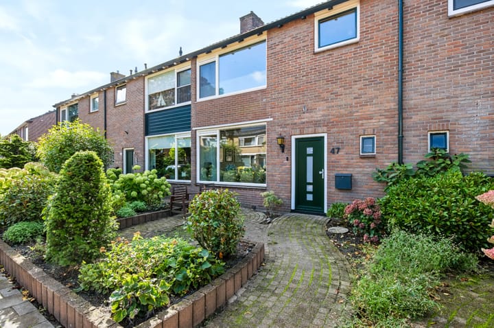 Tussenwoning te koop: Boerhaavelaan 47, Eerbeek