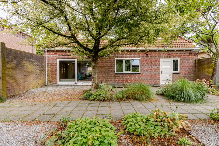 Vrijstaande woning te koop: 't Hou 8, Langezwaag