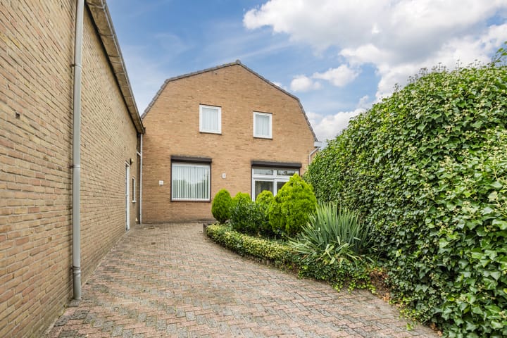 Twee-onder-één-kap te koop: Schoolstraat 42, Langeweg