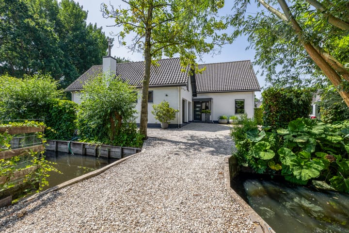 Vrijstaande woning te koop: IJsseldijk 192, Krimpen Aan Den Ijssel