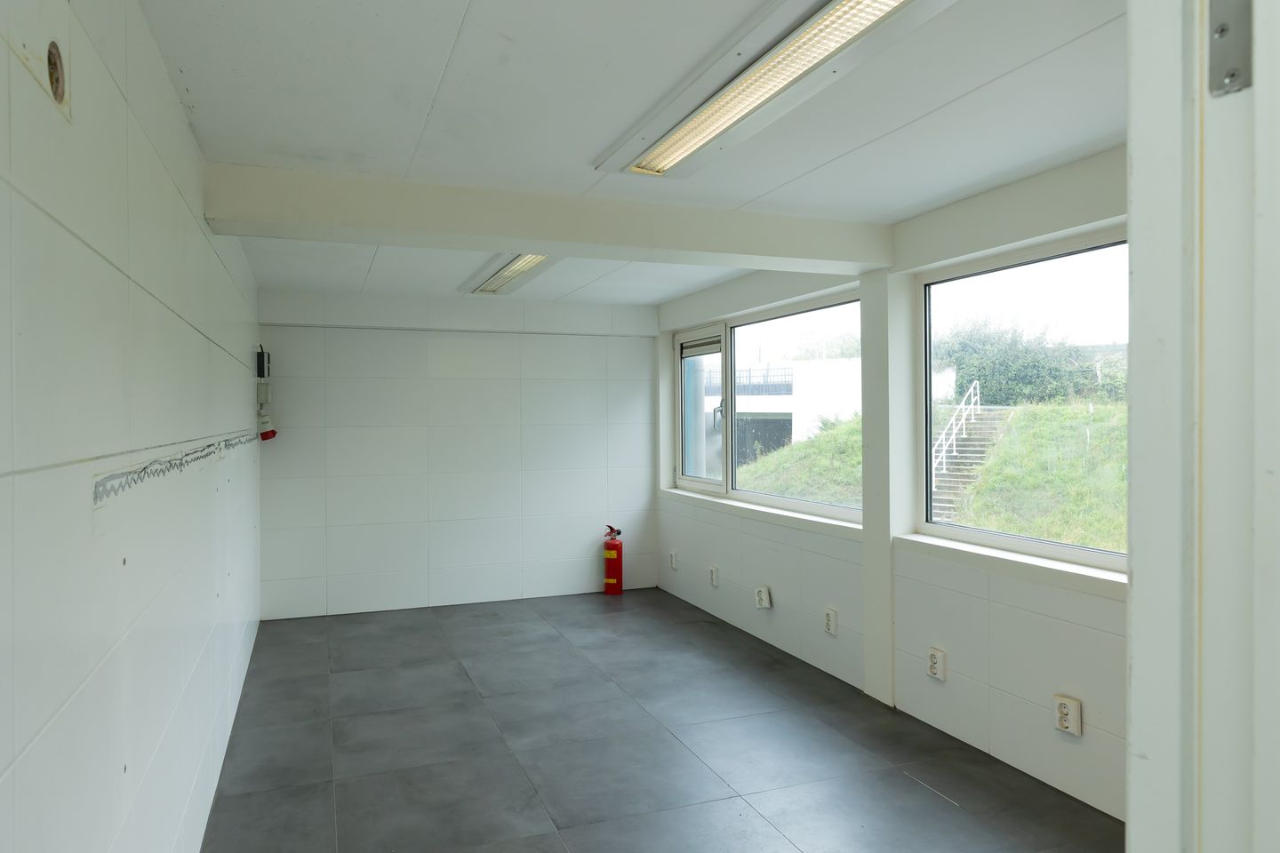 View photo 3 of Haarlemmerweg 73