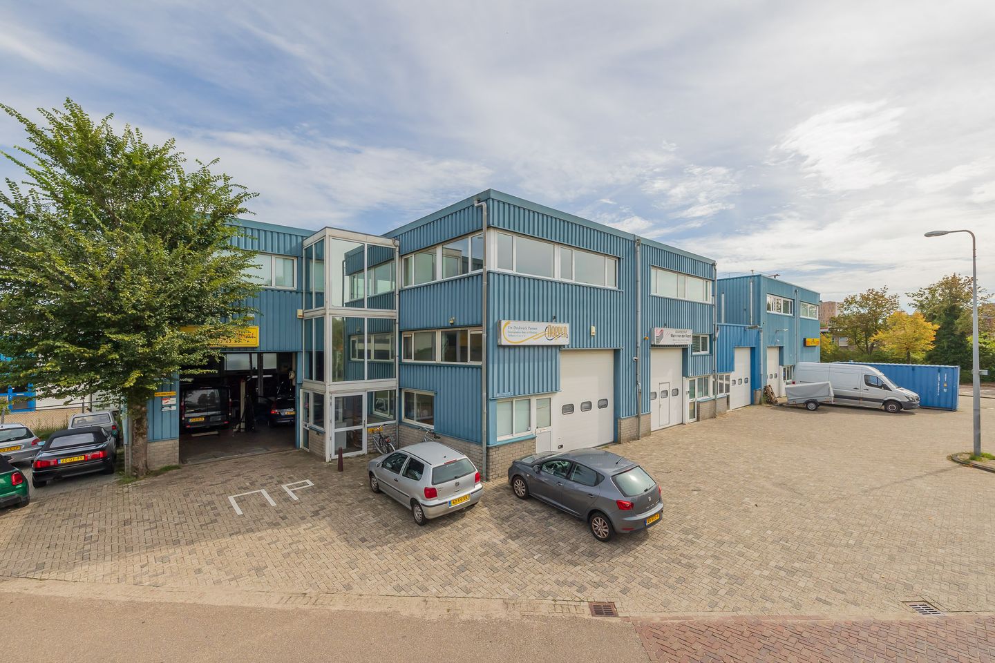 View photo 1 of Haarlemmerweg 73