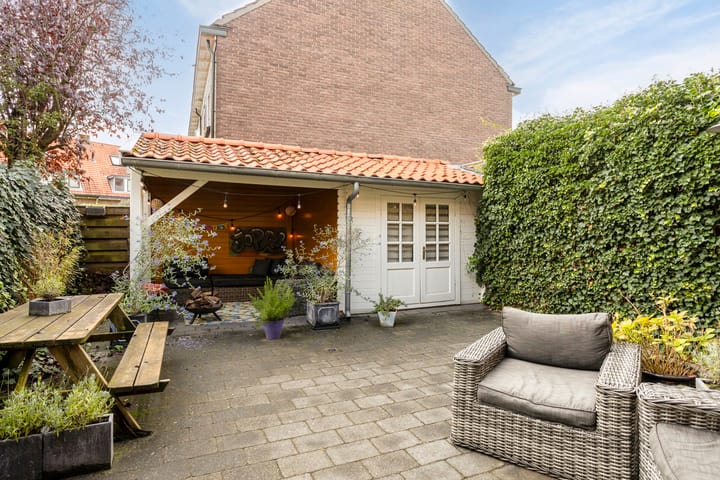 Photo 2 of van Löben Selsstraat 14