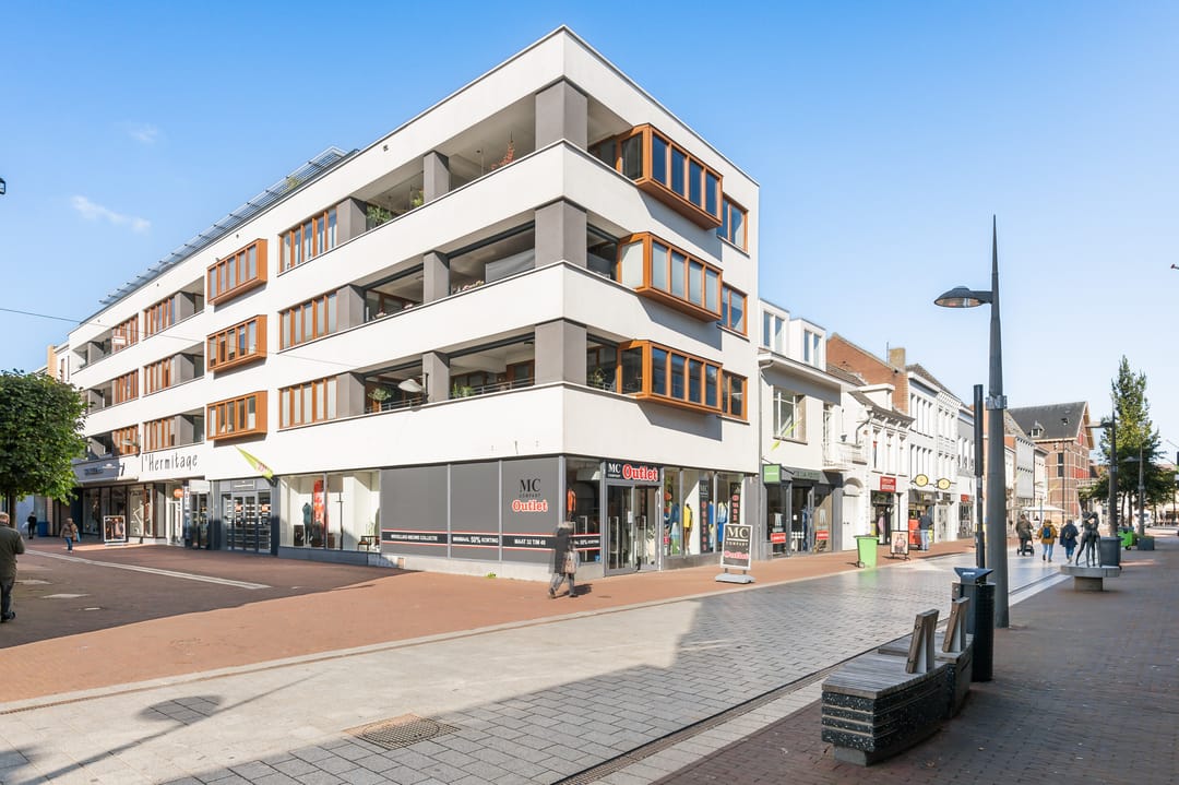 Photo 8 of Van Berlostraat 24