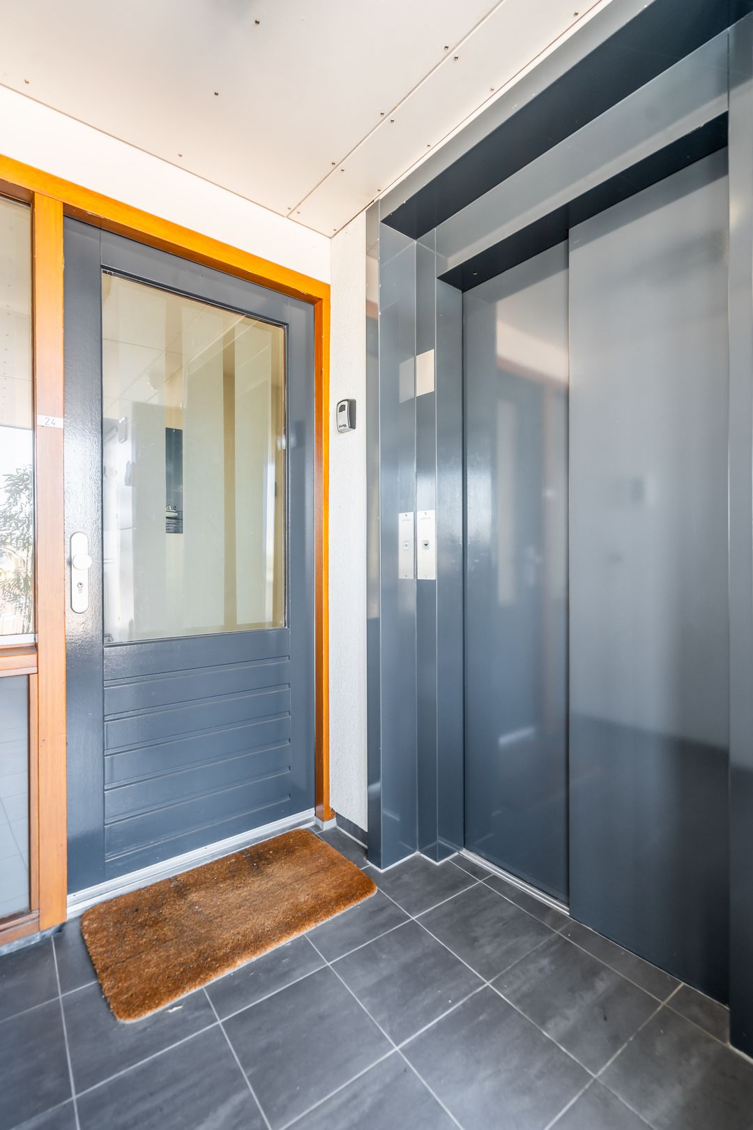 Photo 16 of Van Berlostraat 24