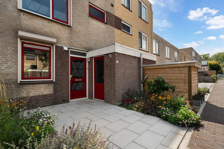 Tussenwoning te koop: Aagje Dekenstraat 16, Pijnacker