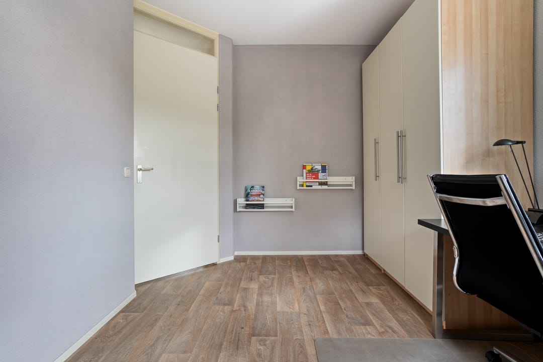 Photo 28 of Van Barneveldstraat 18