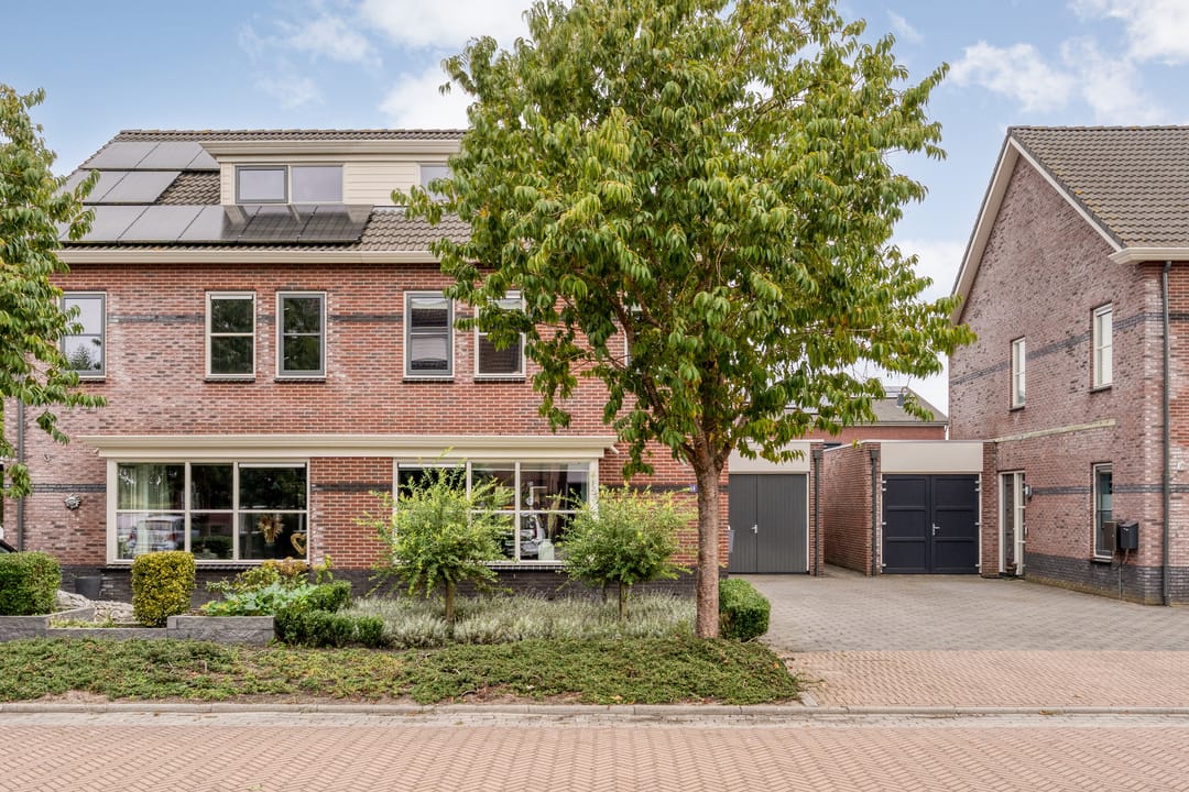 Photo 56 of Van Barneveldstraat 18
