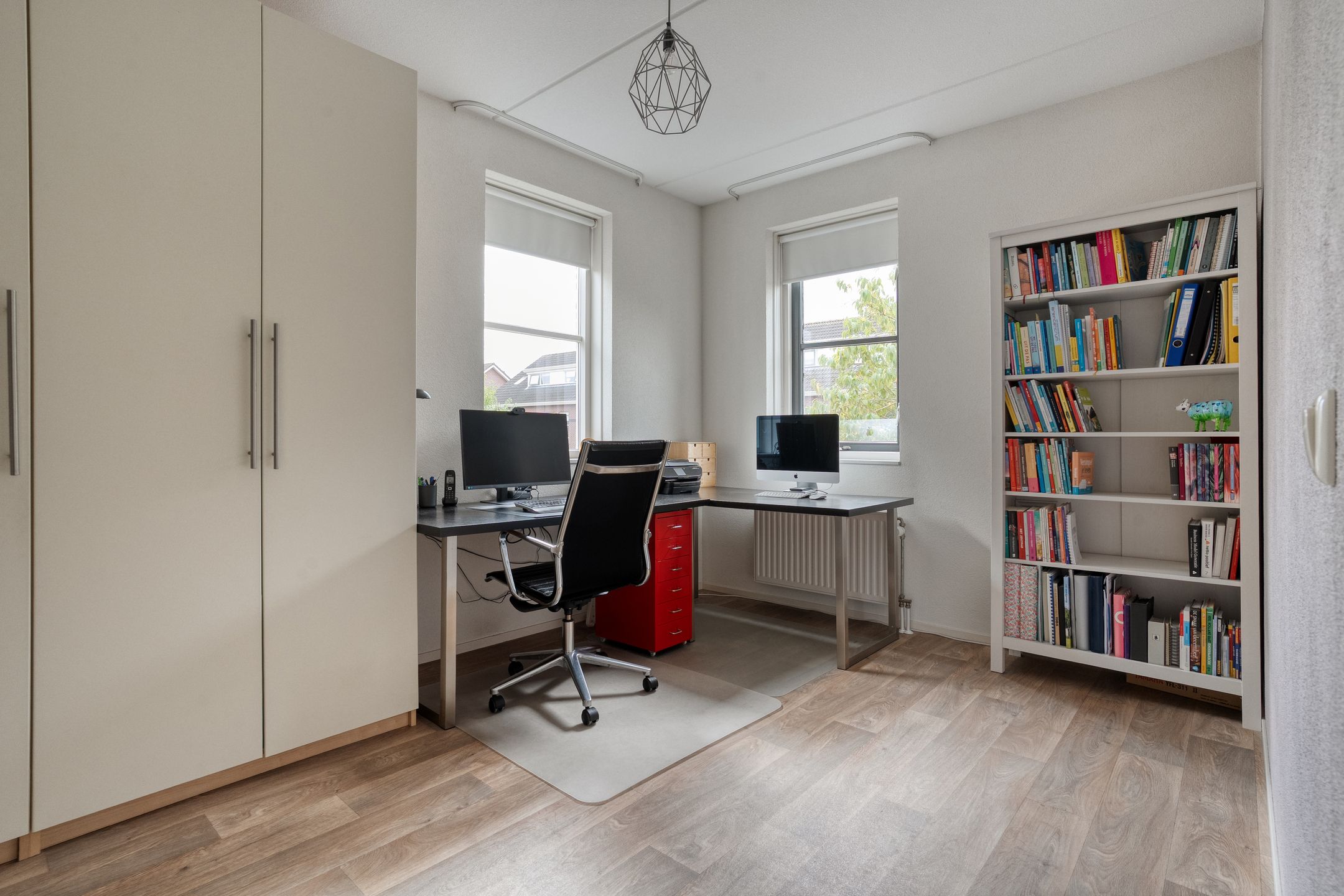 Photo 27 of Van Barneveldstraat 18