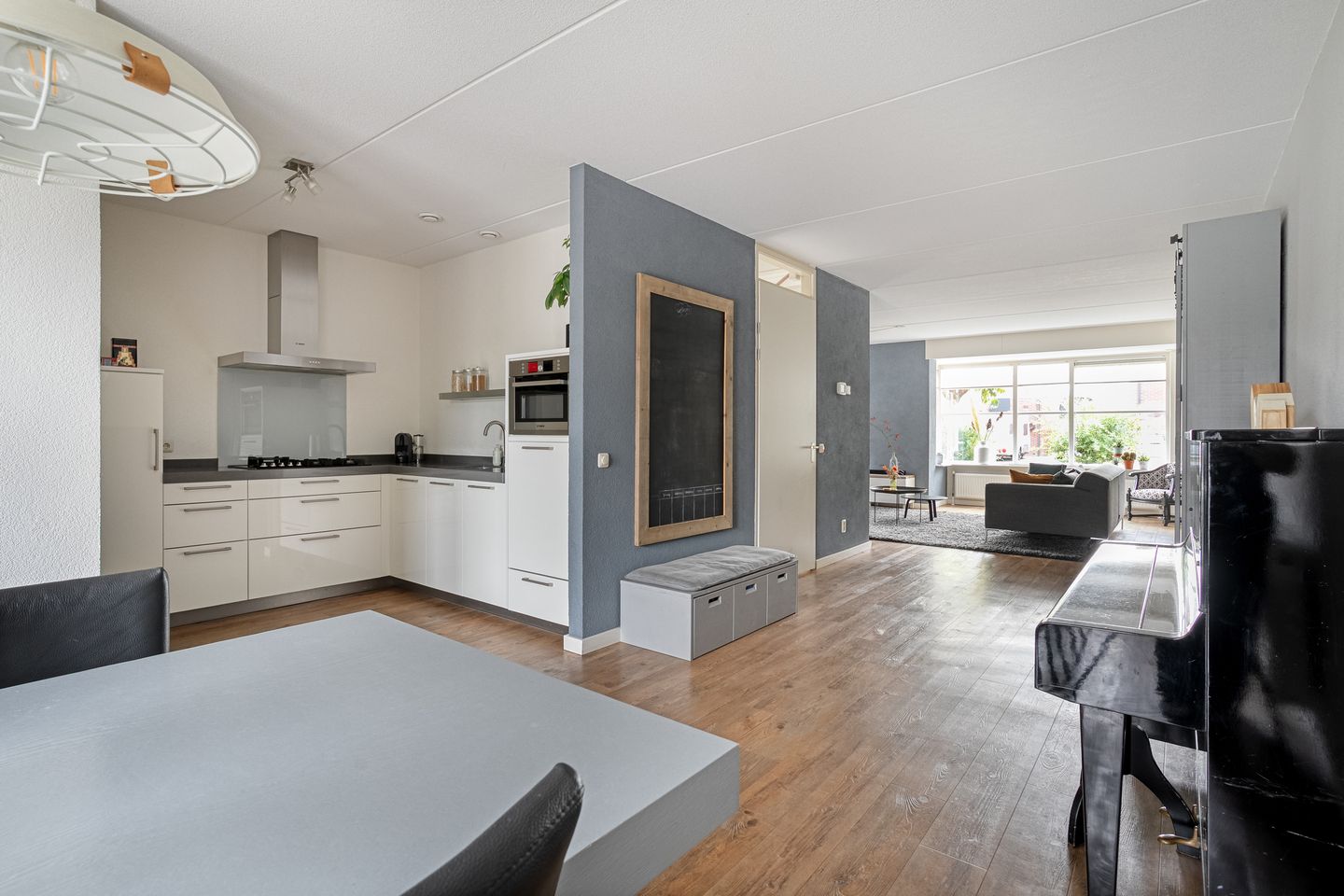 Photo 14 of Van Barneveldstraat 18