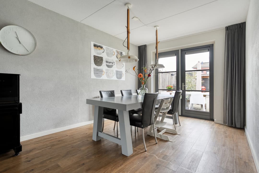 Photo 13 of Van Barneveldstraat 18