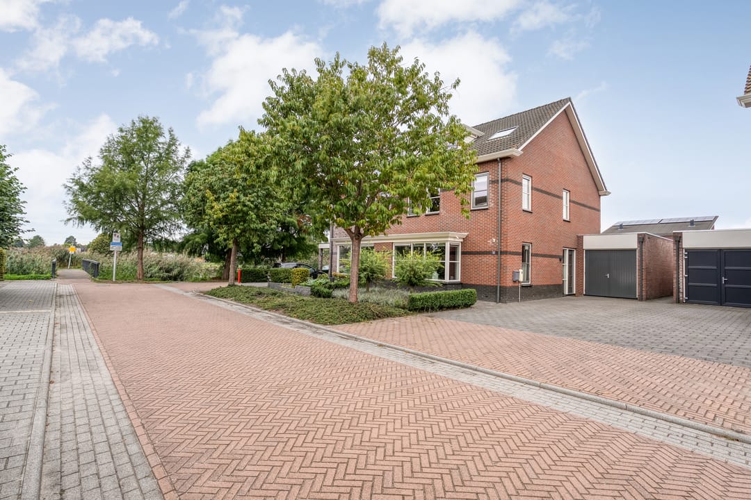 Photo 53 of Van Barneveldstraat 18