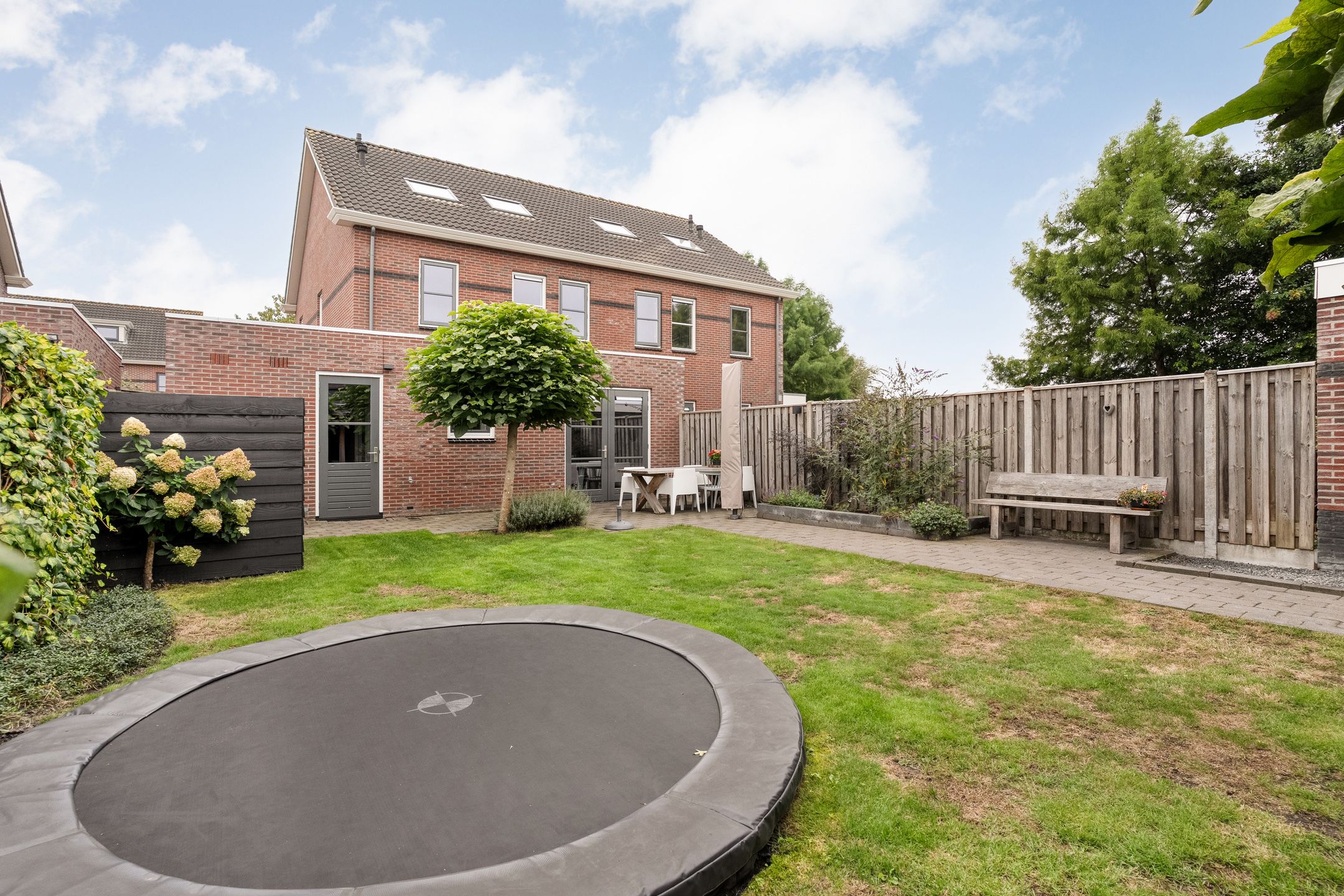 Photo 45 of Van Barneveldstraat 18
