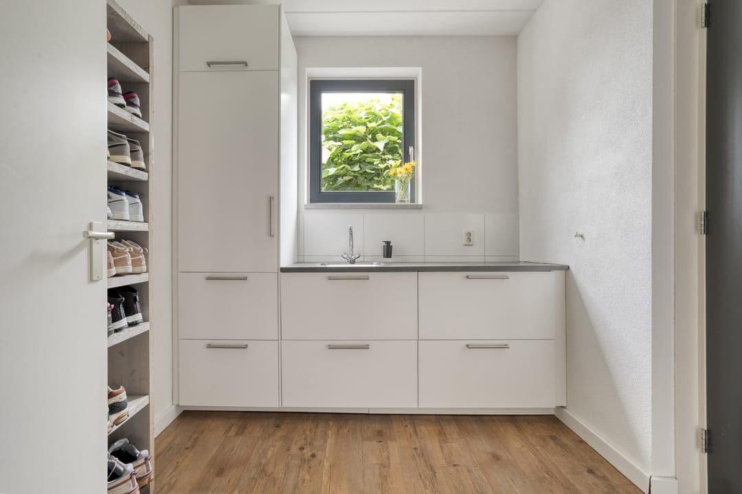 Photo 17 of Van Barneveldstraat 18