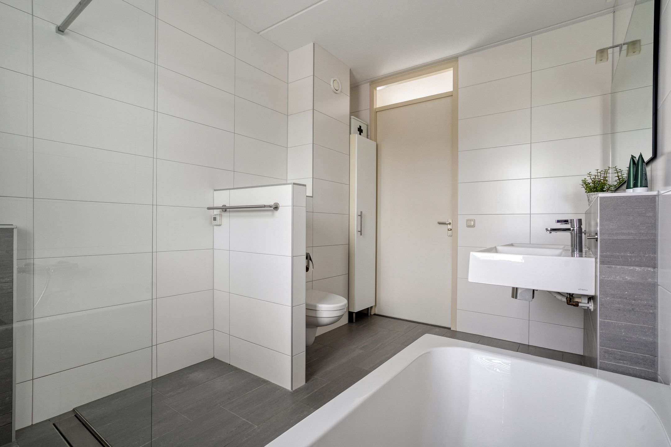 Photo 30 of Van Barneveldstraat 18