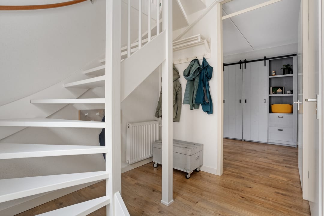 Photo 8 of Van Barneveldstraat 18