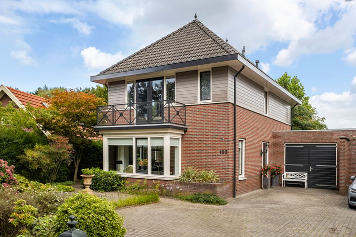 Twee-onder-één-kap te koop: Landmansweg 103, Hengelo