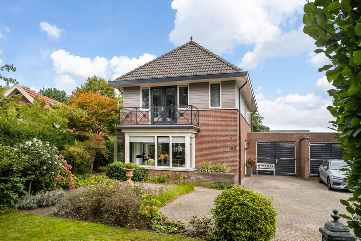 Twee-onder-één-kap te koop: Landmansweg 103, Hengelo