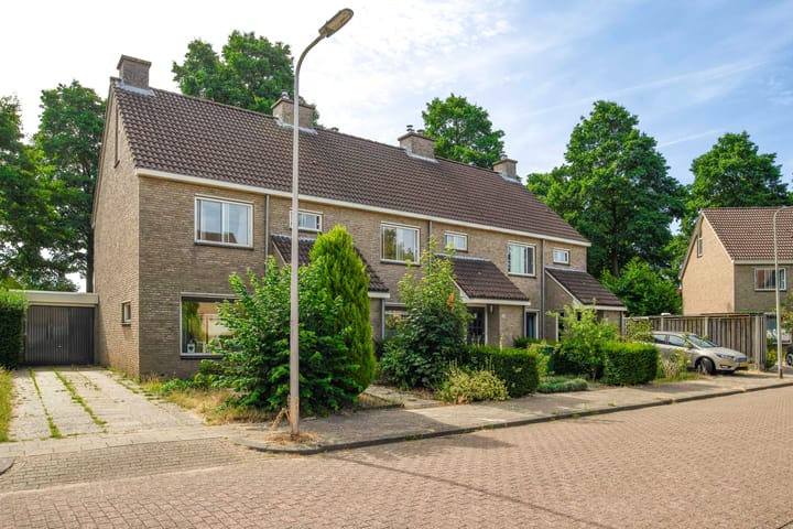 Twee-onder-één-kap te huur: Coba Kellingstraat 47, Hengelo