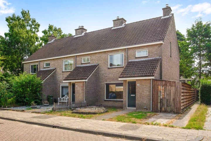 Twee-onder-één-kap te huur: Coba Kellingstraat 47, Hengelo