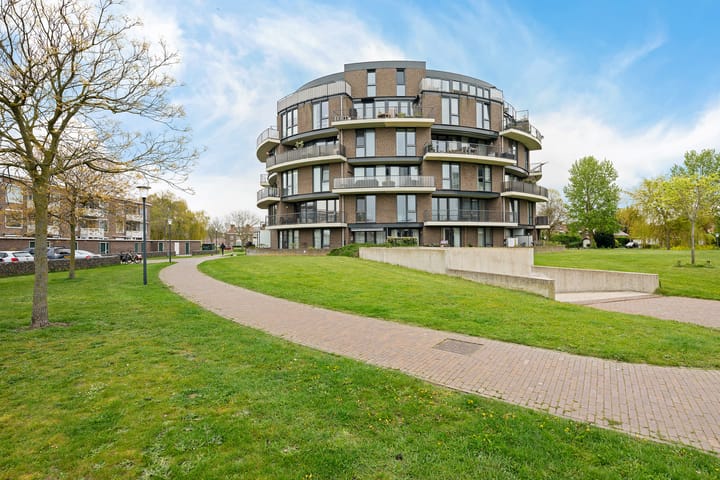 Foto 4 van Antoni Gaudipark 94