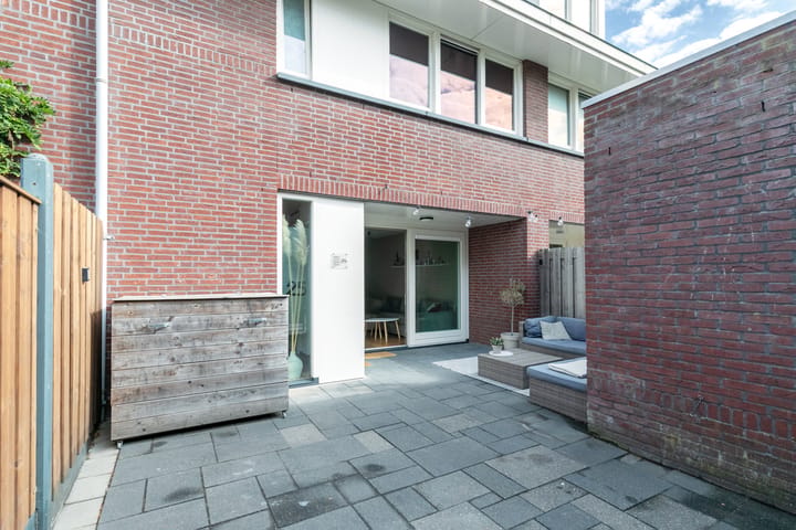 Tussenwoning te koop: Zeldenrustlaan 25, Raamsdonksveer