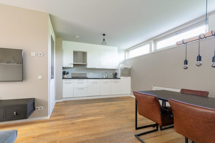 Tussenwoning te koop: Zeldenrustlaan 25, Raamsdonksveer