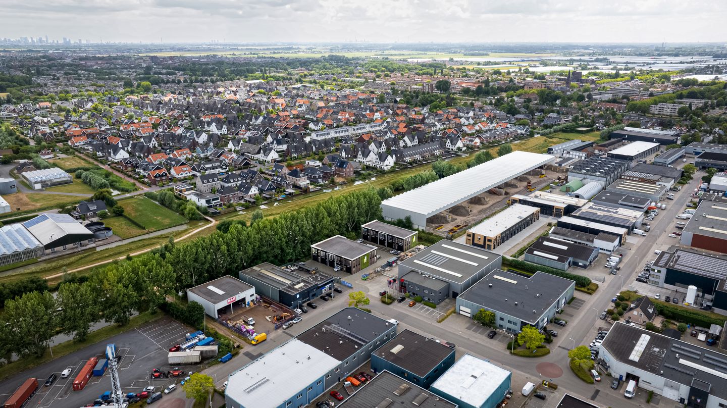 View photo 2 of Ambachtsweg 32