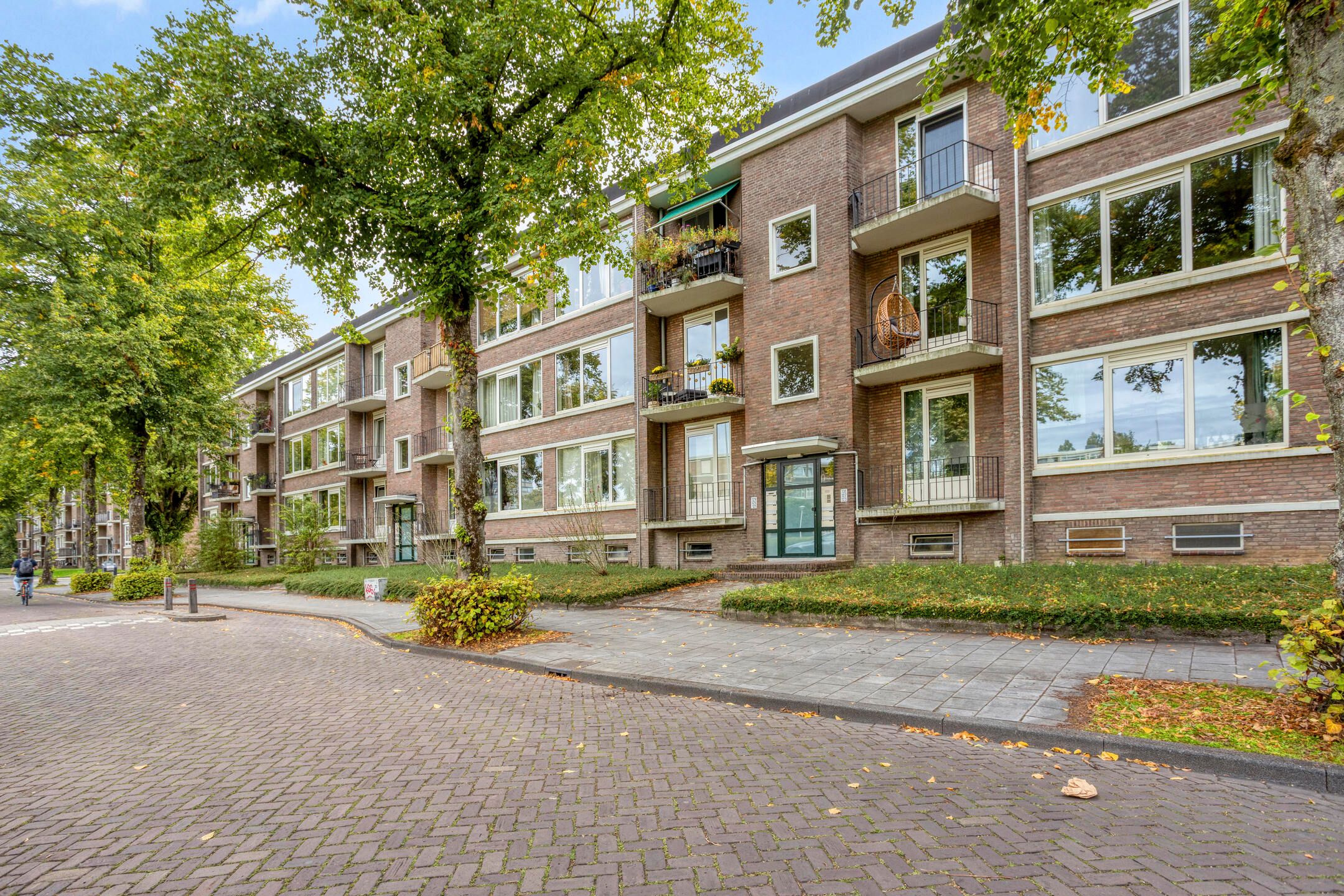 Photo 33 of Karel de Grotelaan 127