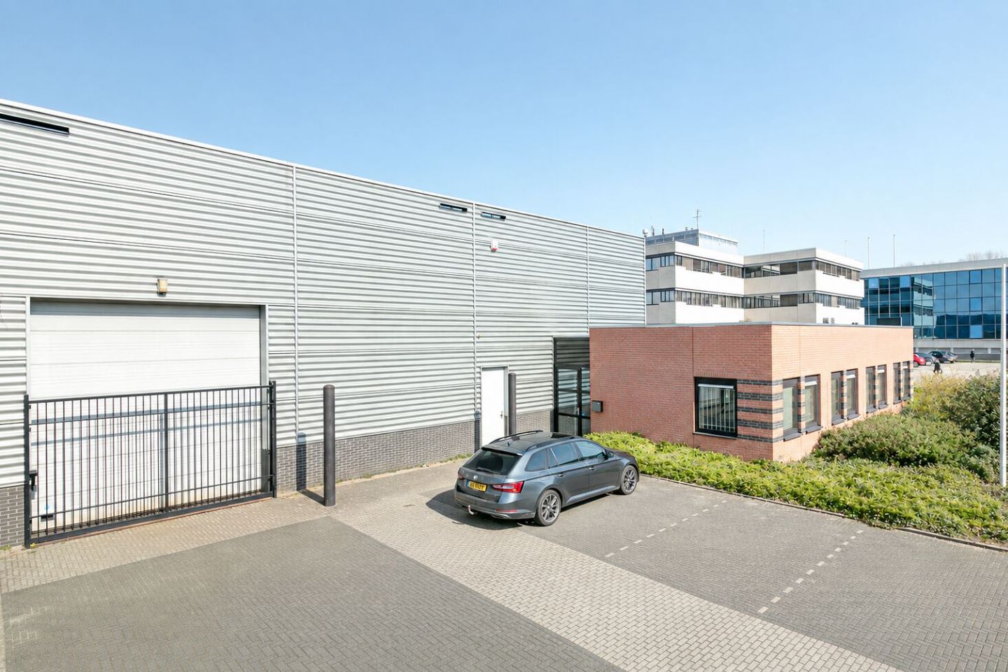 View photo 1 of Hallenweg 34