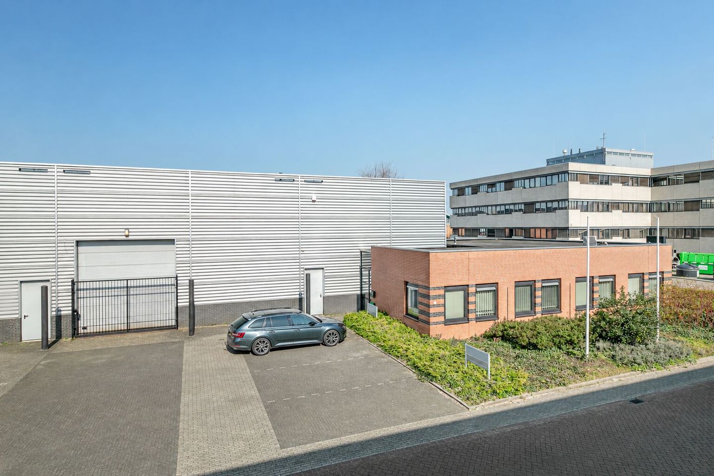 View photo 5 of Hallenweg 34
