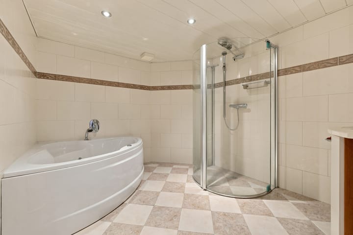 Tussenwoning te koop: Bermweg 63, Oost-Souburg