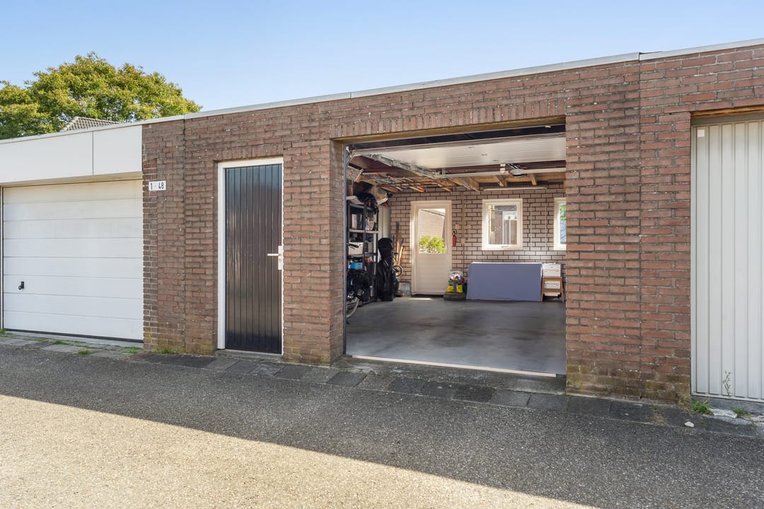 Photo 32 of Bisschop Sonniusstraat 9