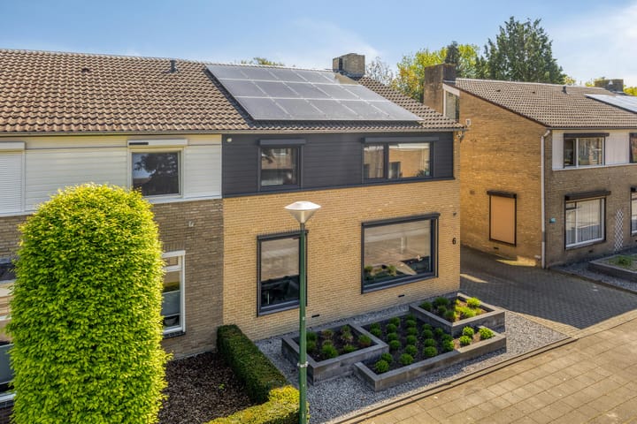 Twee-onder-één-kap te koop: Christinastraat 6, Heeswijk-Dinther