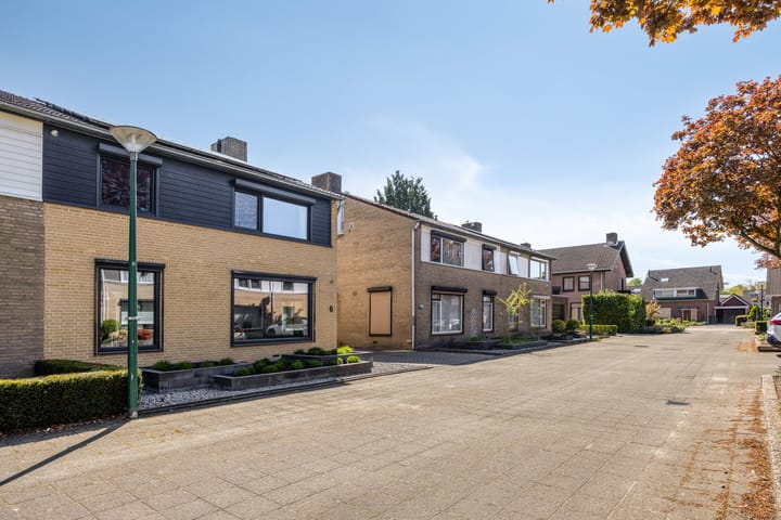 Twee-onder-één-kap te koop: Christinastraat 6, Heeswijk-Dinther